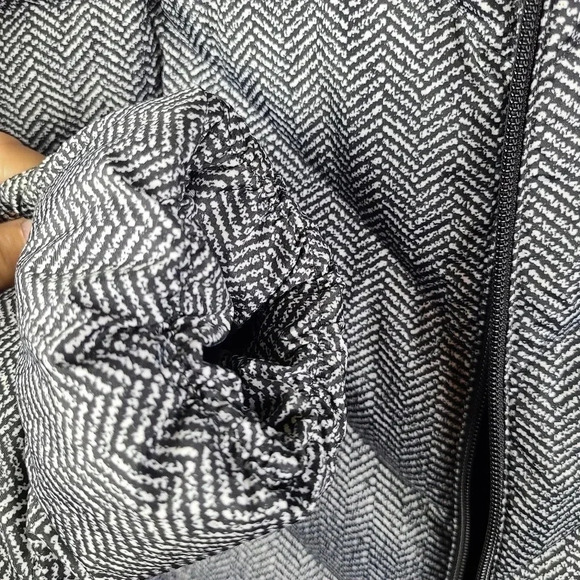 Lands' End black and grey Chevron puffer coat - Picture 9 of 11